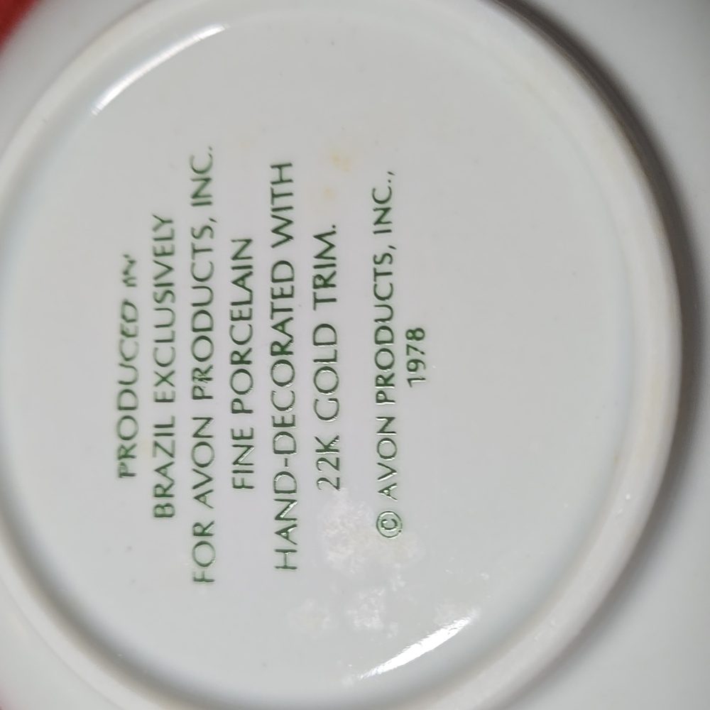 Avon Strawberry Pattern Demi-Cup and Saucer Set Circa 1978 W/ Original Box - Picture 4 of 7